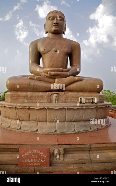 Lord mahavir hi-res stock photography and images - Alamy