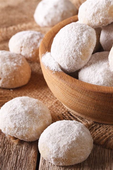 Easy Mexican Wedding Cookies (aka Snowball Cookies) - A Food Lover's ...