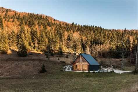 The Wooden House / studio PIKAPLUS | ArchDaily