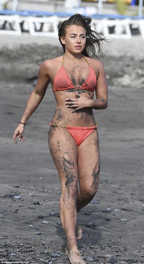 Danny Simpson's girlfriend Ashleigh Defty gets dirty on Tenerife beach | Daily Mail Online