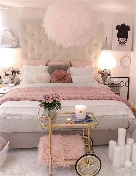 The White and Pink Room: A Timeless Haven of Beauty and Serenity – Artourney