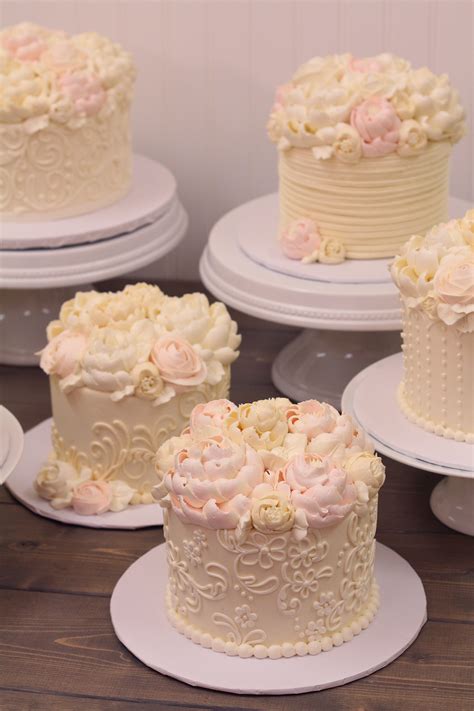 So many delicious buttercream cakes…. – White Flower Cake Shoppe