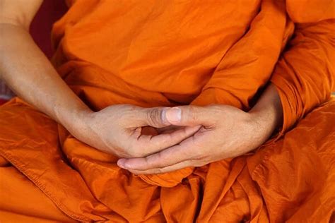 Monk meditating in Wat Trahimit, Bangkok, Thailand (Photos Framed ...