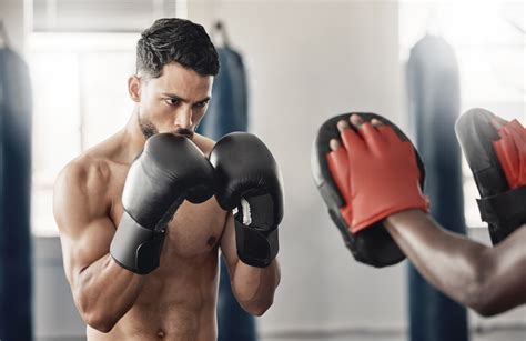 How Do You Train With Focus Mitts? - Maxx Pro Boxing