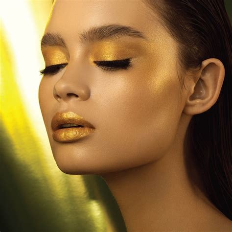 Glitter Eye Makeup, Glitter Eyes, Gold Eyeshadow Palette, Yellow Eye Makeup, Gold Makeup Looks ...