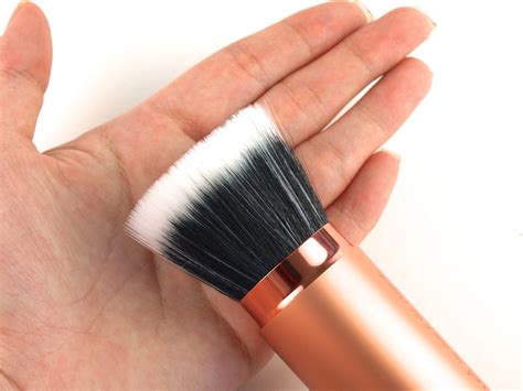 Real Techniques Retractable Kabuki Brush and Retractable Bronzer Brush: Review | The Happy ...