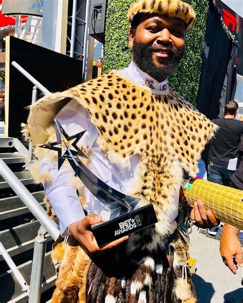 South Africa's Sjava wins "Viewer's Choice: Best International Act" at #BETAwards2018 | BellaNaija