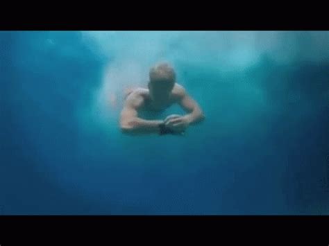 Swimming Underwater GIF - Swimming Underwater - Discover & Share GIFs