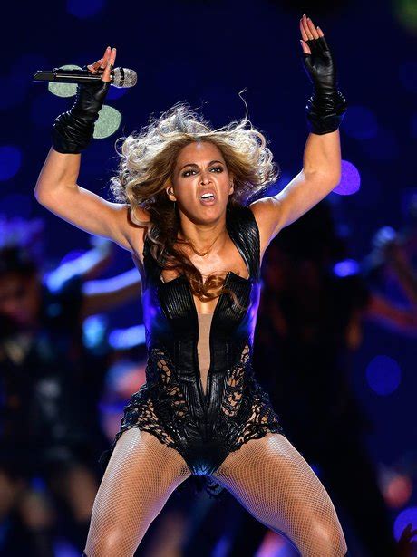 Beyonce's 25 Best Moments (And Faces) From The Super Bowl Halftime Show ...