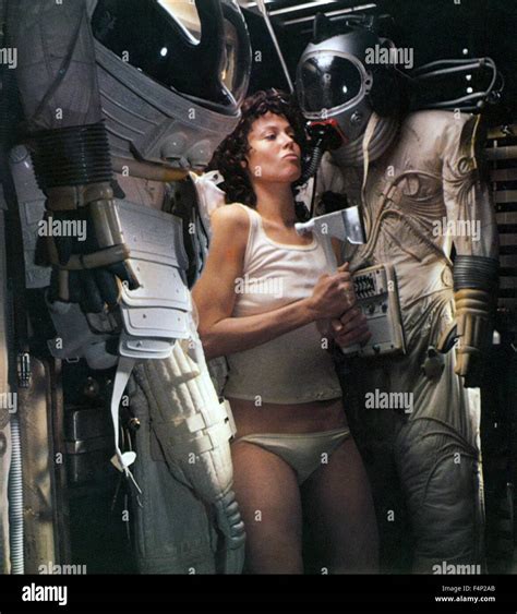 Sigourney Weaver / Alien 1979 directed by Ridley Scott Stock Photo - Alamy