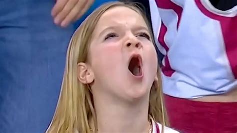 Oklahoma coach reacts after daughter goes viral cheering on mom's team in March Madness - Good ...