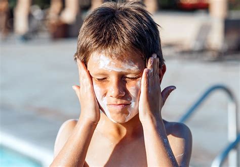 Facial Sunscreen Tips: Applying Sunscreen to Your Face