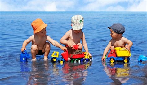 15 Creativity Boosting Beach Activities For Kids - Globo Surf