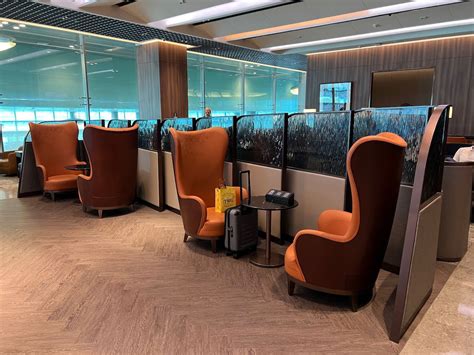 Review: Singapore Airlines SilverKris Business Lounge T3 (SIN) - One ...