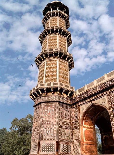 Top 8 Stunning Facts about the Tomb of Jahangir