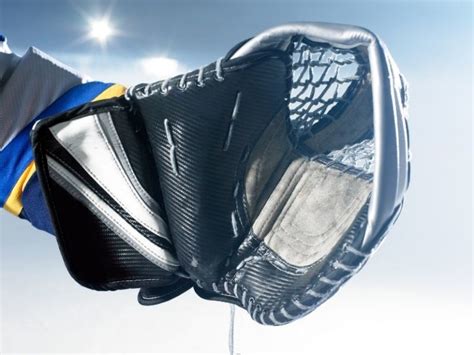 15 Best Hockey Goalie Gloves in 2022 (youth + junior + interm + senior)