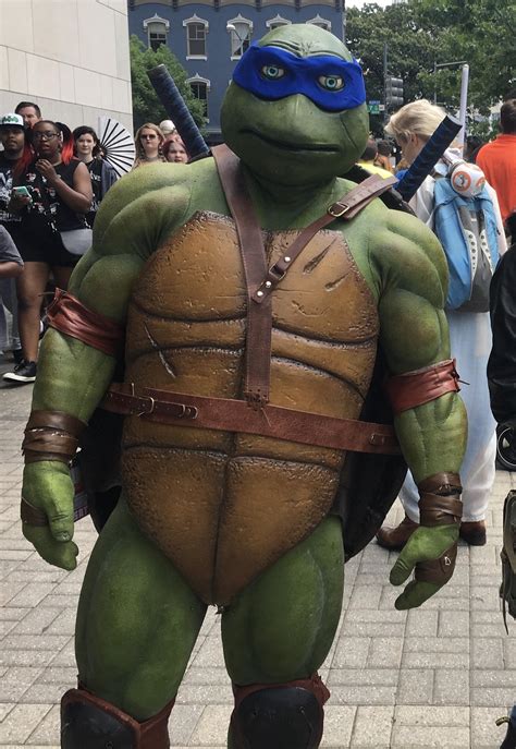 [SELF] Debuted my Leonardo cosplay at Awesome-Con. Yes, it was SUPER hot in this suit! : r/cosplay