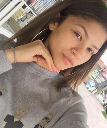 Zendaya Coleman Without Makeup - Celebrity In Styles