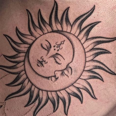 Eclipse tattoo | Tatuajes de eclipses, Tatuaje sol y luna, Sol y luna juntos