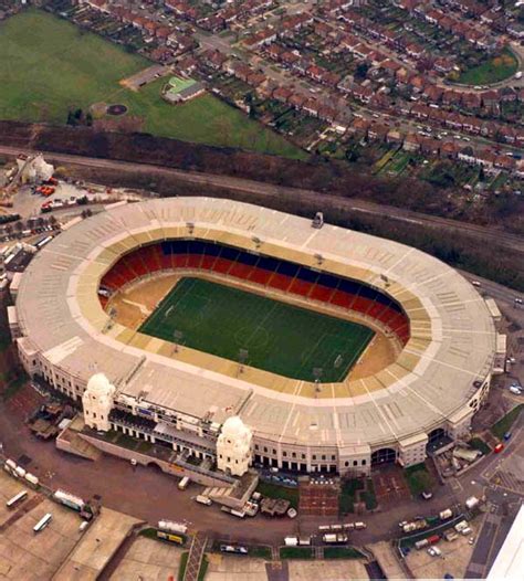 Old Wembley Stadium Capacity Queen Concert - JuanMurray