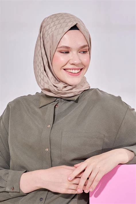 Silky Jacquard Lara Hijab Geometric Pattern