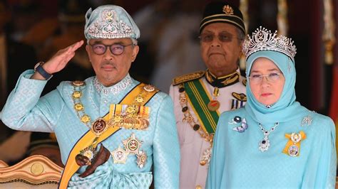 Malaysia queen denounces arrest of online critics - BBC News