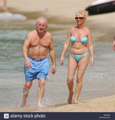 Paul Daniels and Debbie McGee. Paul Daniels is pictured on the beach Stock Photo: 159031091 - Alamy