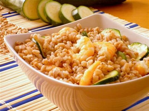 Insalata di farro con zucchine e gamberi | Limone e Vaniglia | Cibo etnico, Ricette di pasta ...