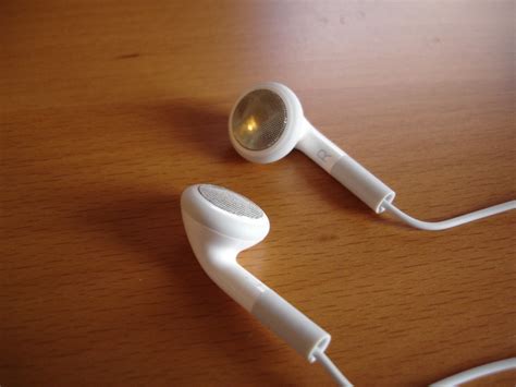 iPod earbuds | More comfier than the older ones and they sou… | Flickr