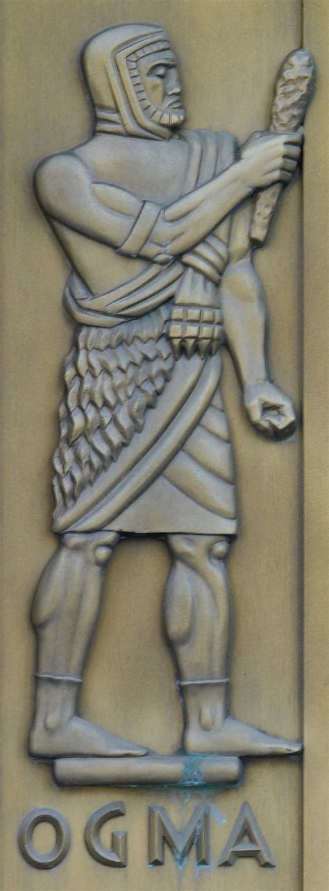 an image of a statue on the side of a building that says amdq