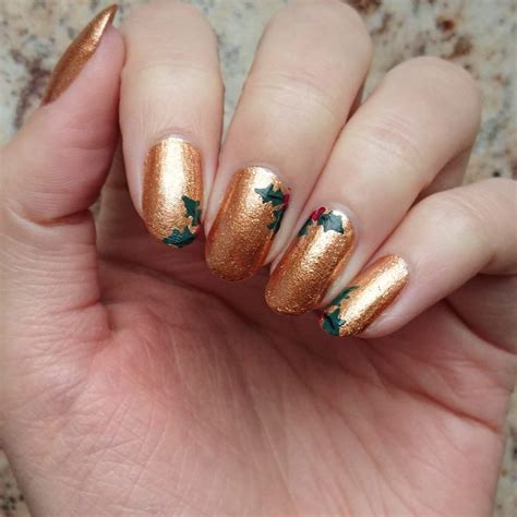 🌲 Holly Nail Art 🌲 | Nail Art Amino