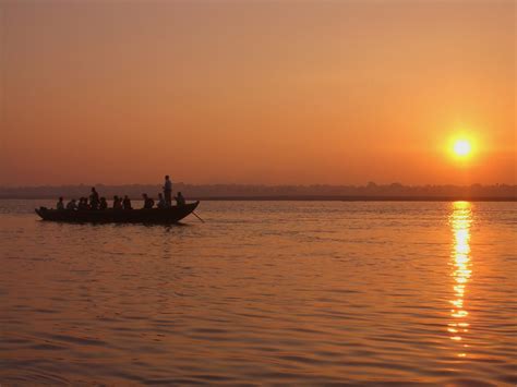 Take a River Cruise down the Ganges - Lloyds Travel & Cruises