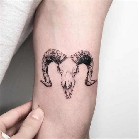 Ram tattoo: betekenis en oorsprong & 40x tattoo-inspiratie, Betekenissen & inspiratie | Tatuaggi ...