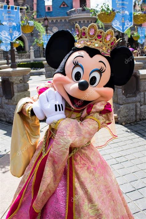 Minnie during Disneyland Paris' show – Stock Editorial Photo © bukki88 ...