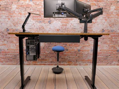 Uplift V2-Commercial Standing Desk Review CNN Underscored | atelier ...