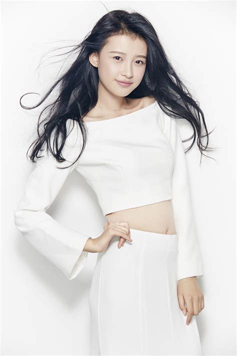 New star Sun Yi releases fashion shots | China Entertainment News