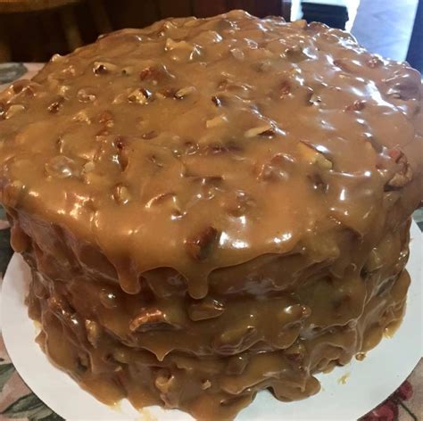 Pin by Michelle Lochamy on Recipes (Desserts) | Pecan praline cake ...