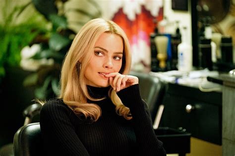 as Sharon Tate in "Once Upon a Time in Hollywood" (2019) : MargotRobbie