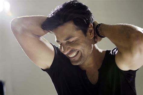 Chayanne presentó a su sexy hijo y desató euforia en Instagram – Lo veo por aquí