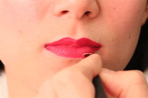 Lipstick GIF - Find & Share on GIPHY