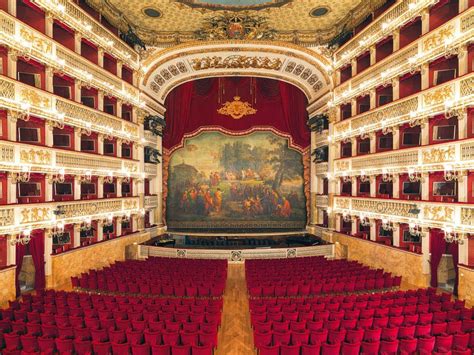 Napoli | I colori del Real Teatro di San Carlo. - Urbanfile Blog