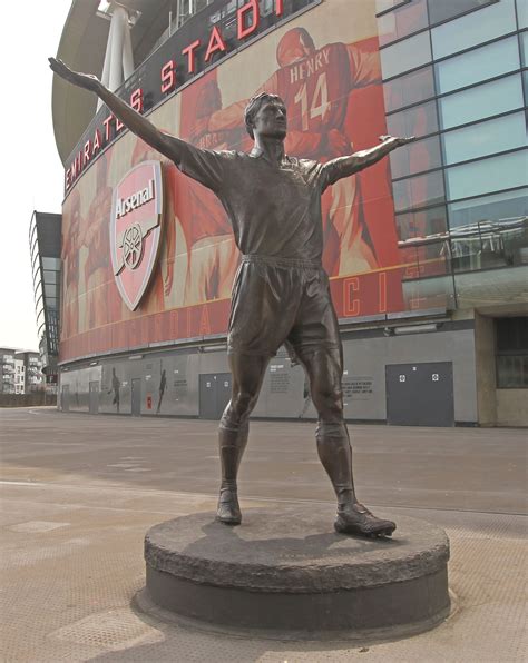 Top 11 English Football Players' Statues | Football artwork, Arsenal fc ...