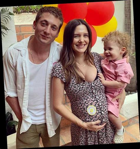 Shameless' Jeremy Allen White, Wife Addison Timlin Welcome Daughter Dolores Wild - WSTale.com