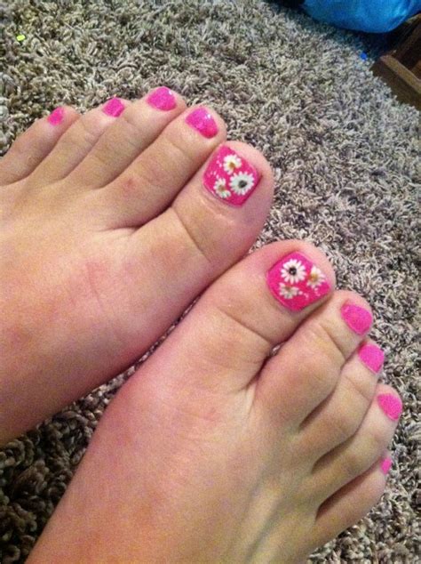 Toenail designs with flowers!! in 2022 | Toe nail designs, Toe nails ...