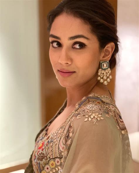 Mira Rajput Kapoor Looks Flawless In Subtle White Lehenga, See The Star Wife's Ethereal Yet ...