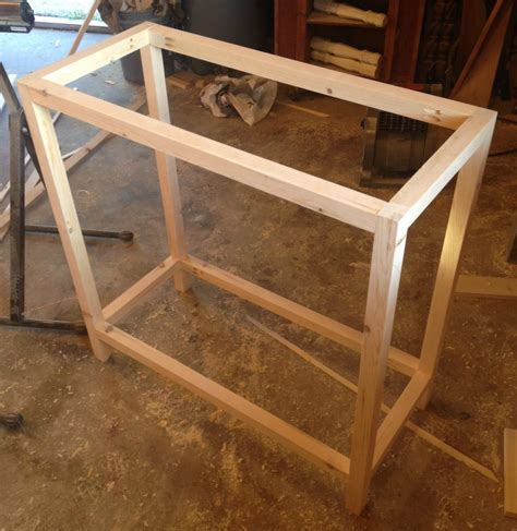 How To Build A Simple Table Frame | Brokeasshome.com