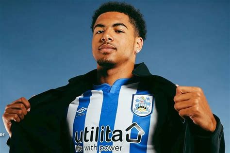 Huddersfield Town complete transfer of highly-rated Chelsea defender ...