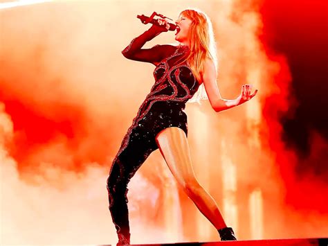 How Taylor Swift Can 'Time Travel' to Watch Super Bowl in Las Vegas | Man of Many