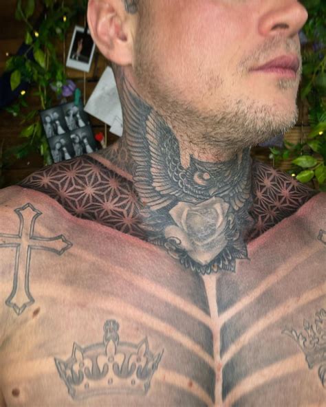 Neck Tattoos for Men: 30+ Cool & Sexy Neck Tattoo Ideas Wing Neck Tattoo, Front Neck Tattoo ...