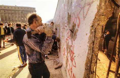 All About the 28-Year History, Rise and Fall of the Berlin Wall | Berlin wall, East germany, Berlin